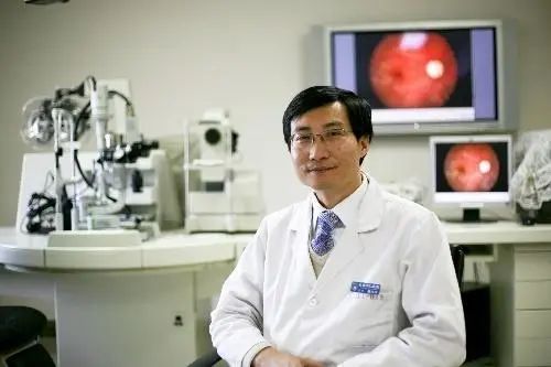 圖為北京同仁醫(yī)院副院長(zhǎng)魏文斌