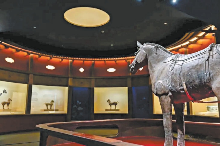 國家博物館“躍馬揚鞭——馬年新春文化展”匯集與馬相關(guān)的珍貴文物120余件套。