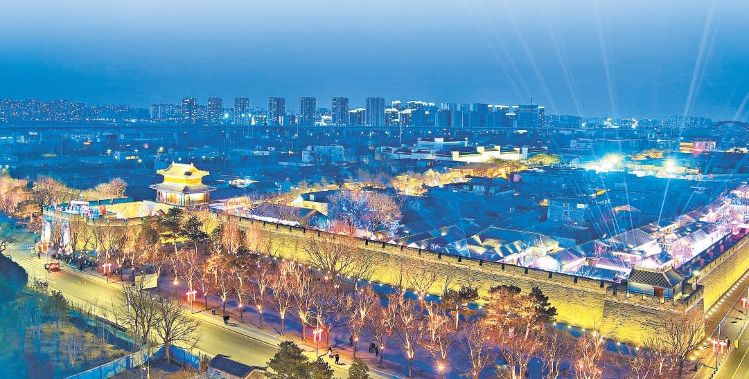 古老的宛平城被燈光裝點的璀璨絢爛。