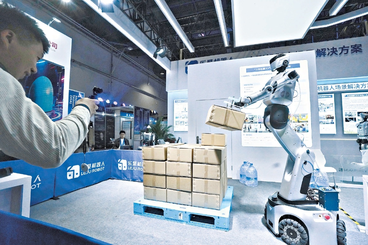 首鋼園為游客營(yíng)造身臨其境的未來(lái)科幻場(chǎng)景體驗(yàn)。