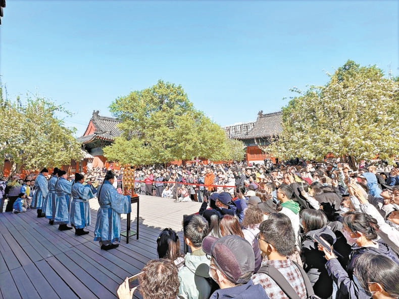 清明假期，智化寺京音樂展演場場爆滿。