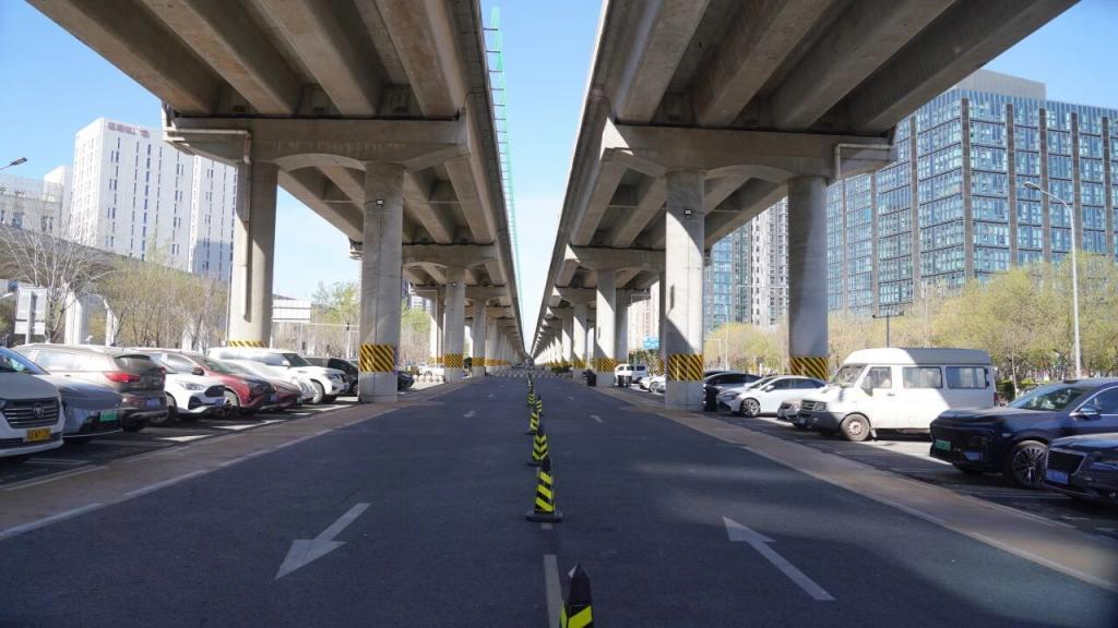 橋下空間大變身！房山長(zhǎng)陽(yáng)新增380個(gè)車位