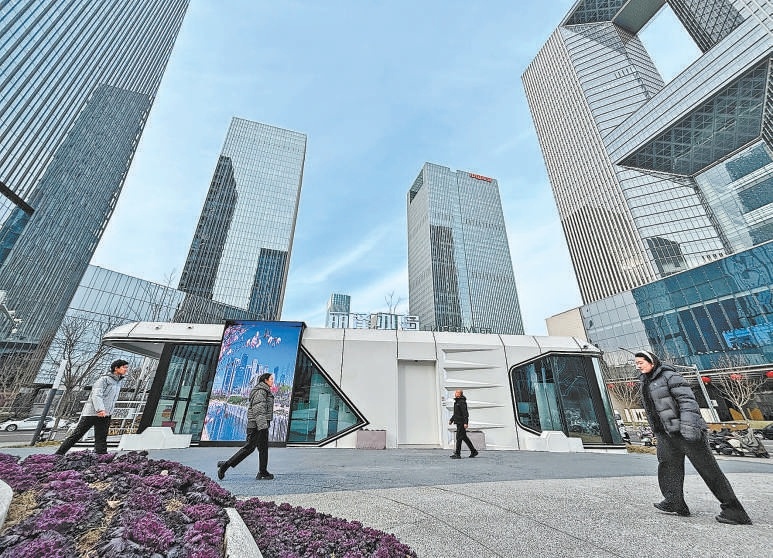 “辦島”辦事更便捷 麗澤金融商務區(qū)的“麗澤辦島”設有政務服務一體機、駕駛證體檢一體機等設備，支持打印個稅記錄、社保證明等400余項政務服務事項，周邊上班族辦事更便捷。