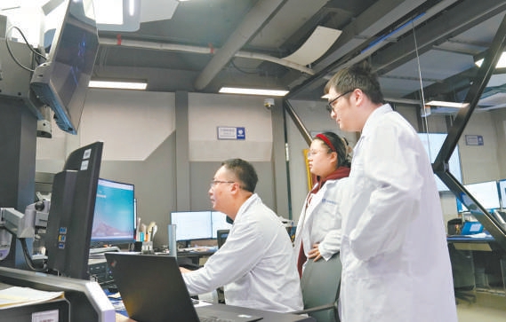 奇安信技術(shù)團(tuán)隊(duì)正在進(jìn)行研究工作。