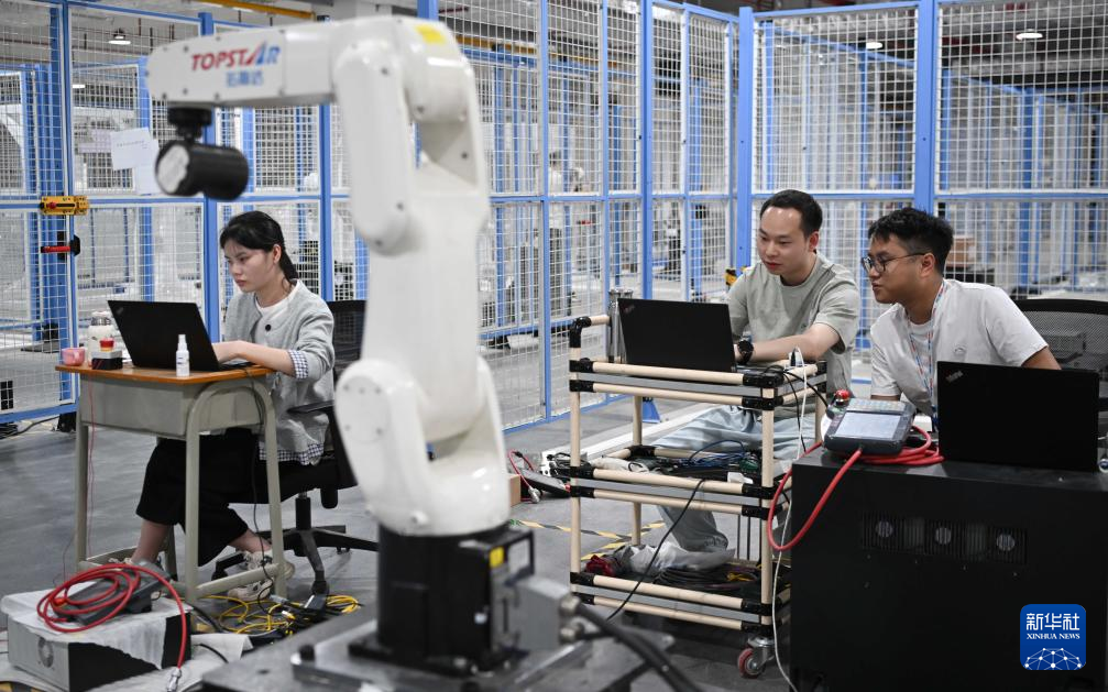 人形機器人加速進化