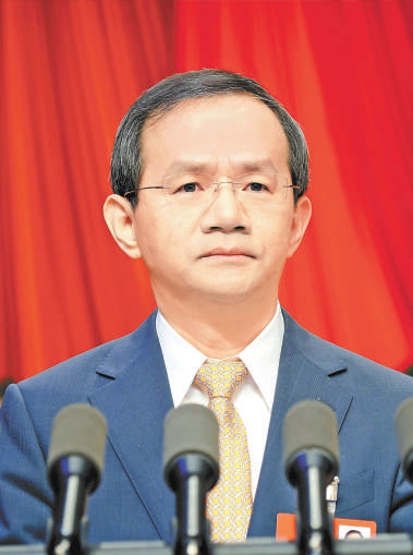 殷勇同志作政府工作報(bào)告。