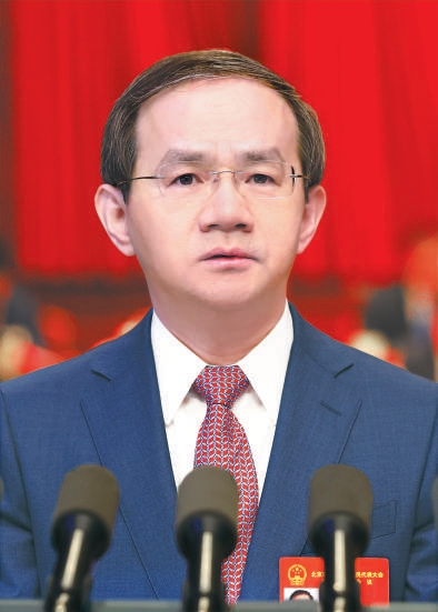 殷勇同志作政府工作報(bào)告。