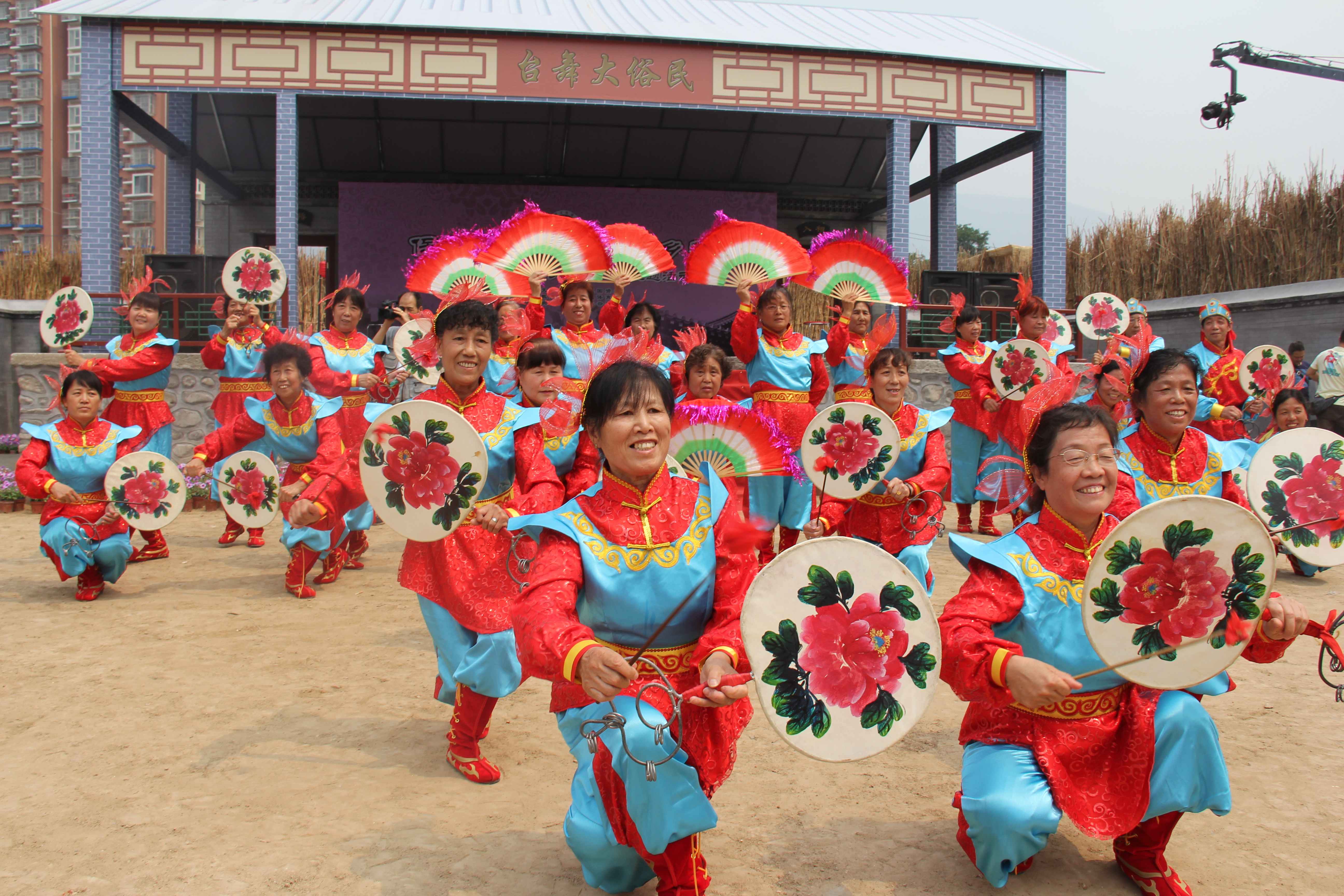 五里坨民俗文化陳列館，非物質(zhì)文化遺產(chǎn)日宣傳活動(dòng)。在活動(dòng)中表演了創(chuàng)新套路“三環(huán)套月”。