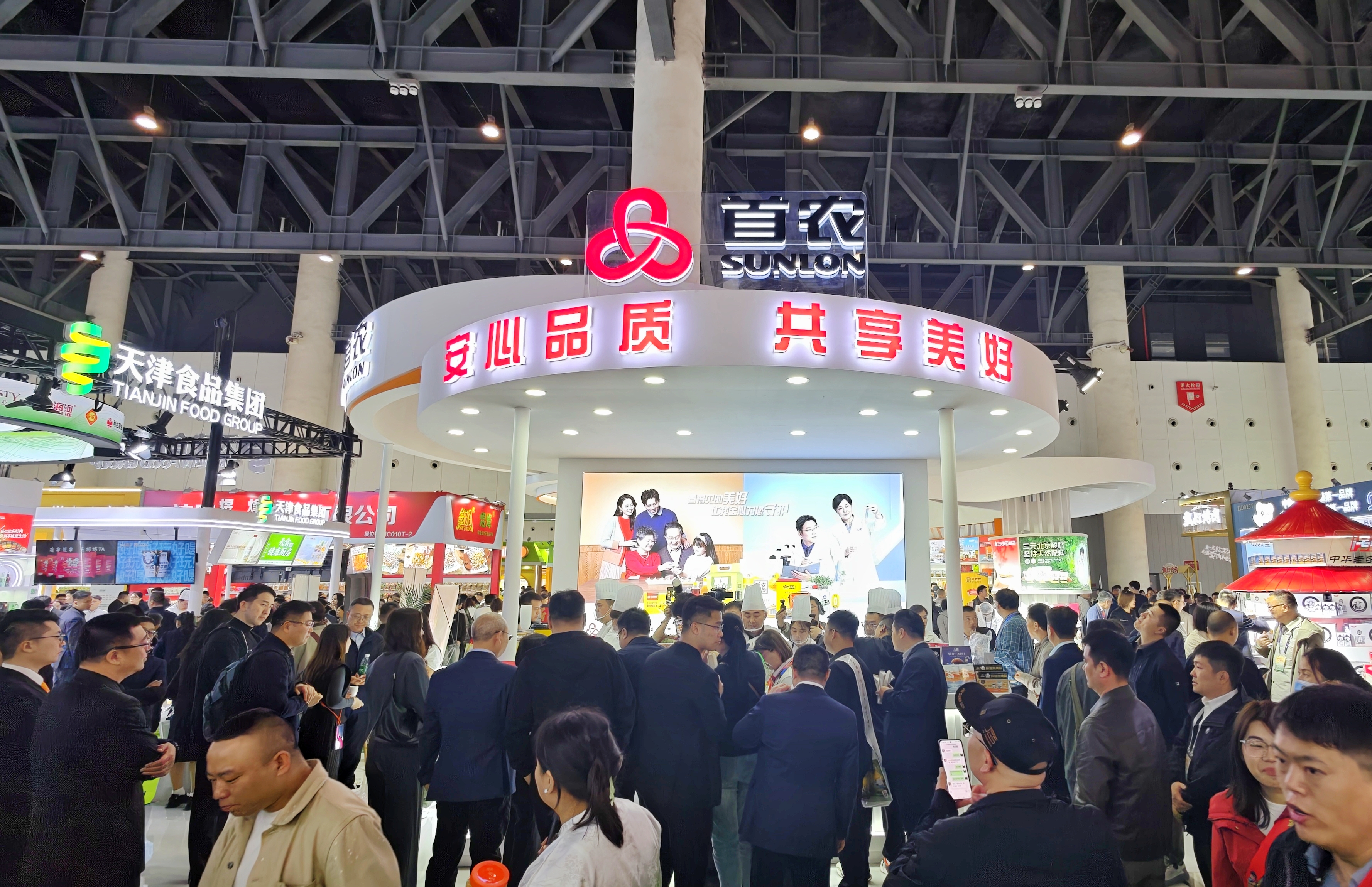 北京老字號亮相全國糖酒會，新品吸引年輕人打卡