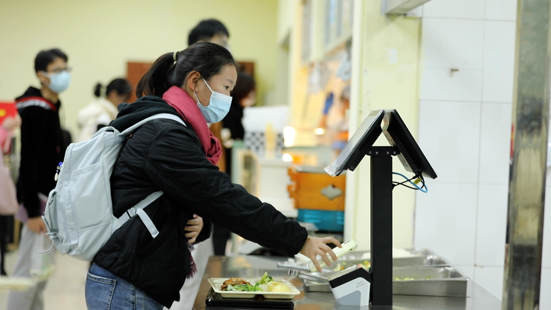 “厲行節(jié)約、反對(duì)浪費(fèi)”