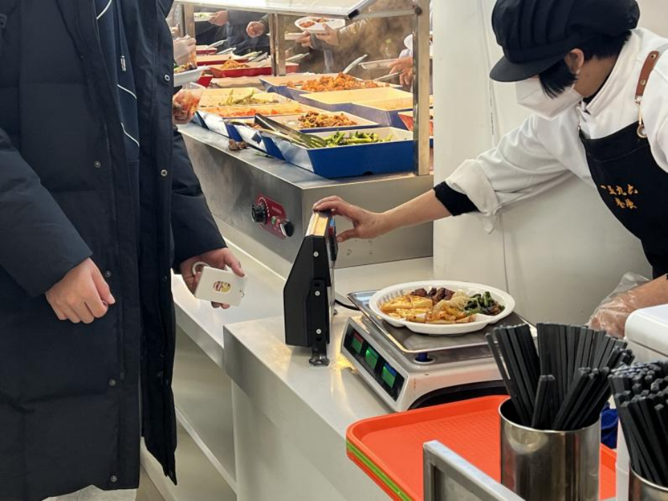 自助餐線助力“光盤行動(dòng)”