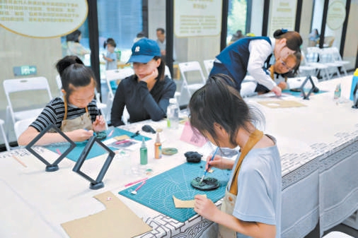 孩子們在路縣故城遺址公園參加科普活動。