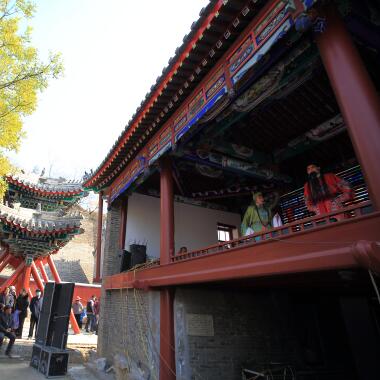 小山村來了戲班子