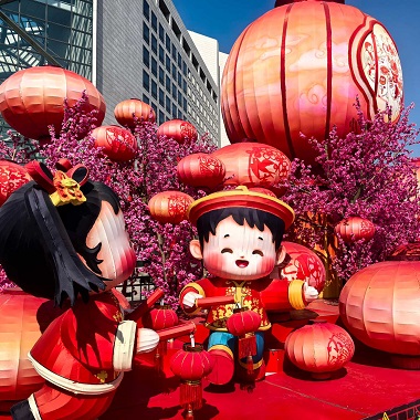 初春亮色！“二十四節(jié)氣”主題景觀亮相西單街頭