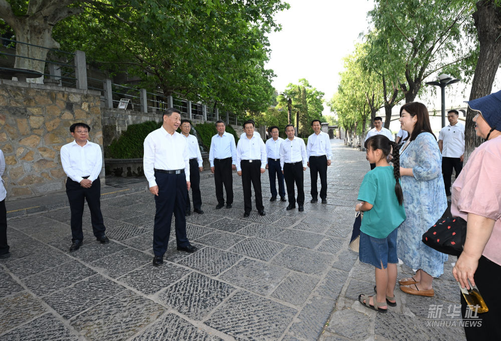 習(xí)近平在河南洛陽(yáng)市考察調(diào)研