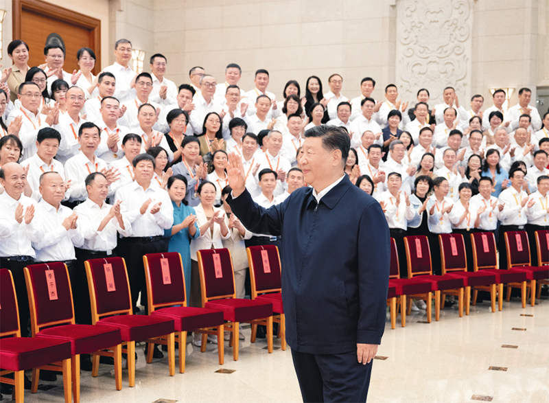 2024年9月9日，黨和國(guó)家領(lǐng)導(dǎo)人習(xí)近平、李強(qiáng)、蔡奇、丁薛祥等在北京接見(jiàn)參加慶祝第四十個(gè)教師節(jié)暨全國(guó)教育系統(tǒng)先進(jìn)集體和先進(jìn)個(gè)人表彰活動(dòng)代表。