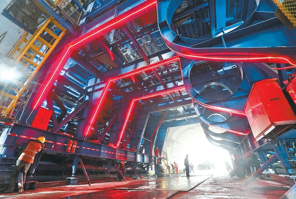 108新線高速公路隧道施工現(xiàn)場。