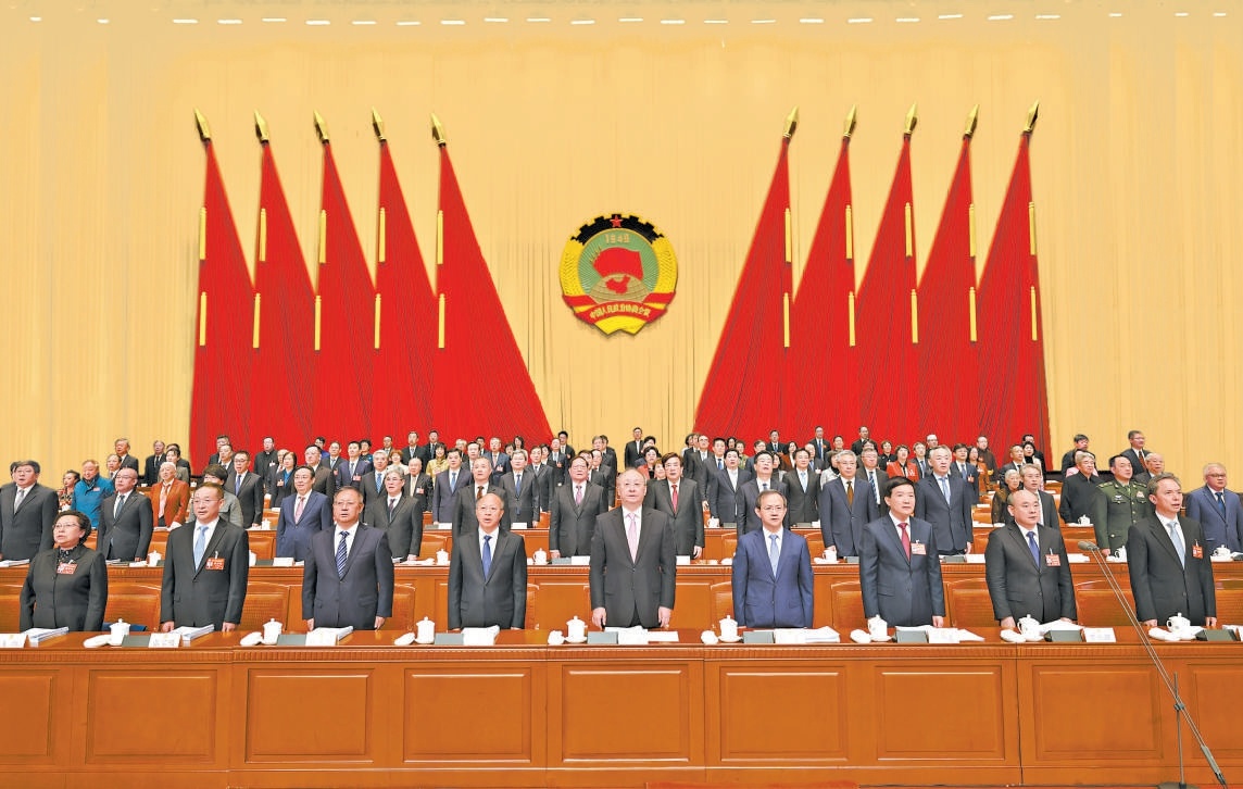 昨天，市政協(xié)十四屆四次會(huì)議隆重開(kāi)幕。圖為大會(huì)主席臺(tái)。