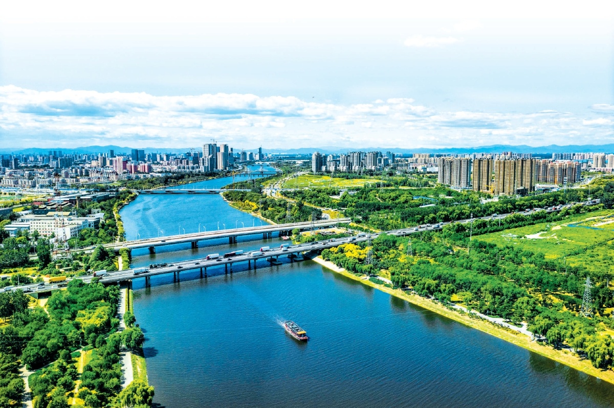 在波光瀲滟的大運(yùn)河畔，一座承載千年運(yùn)河文脈的現(xiàn)代化新城正加速崛起。