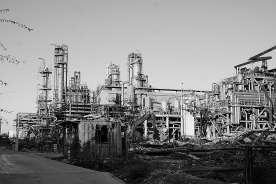 2017年下半年，拆除中的東方化工廠。