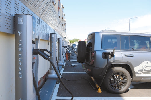 通朝大街充電站。