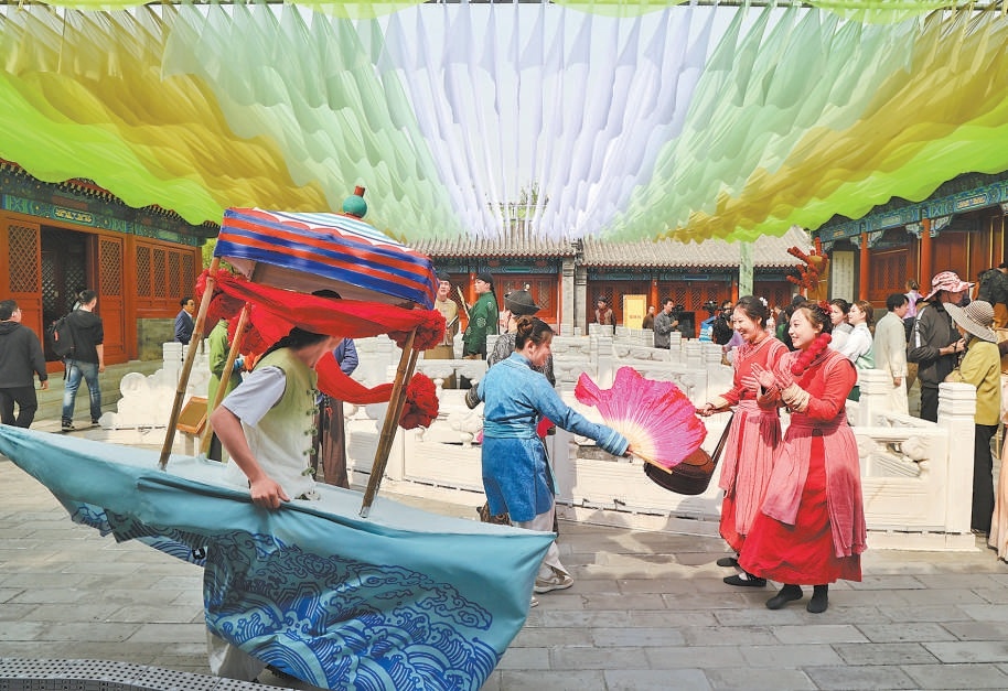 活動現(xiàn)場沉浸式演出，將觀眾帶入曾經(jīng)的運河開漕盛景之中。