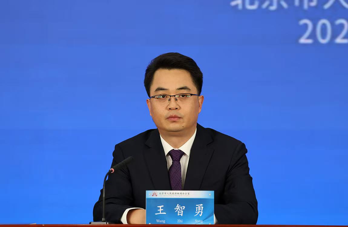 東城區(qū)推出“微風(fēng)露臺計劃”，打造消費(fèi)新場景。請問東城區(qū)今后將如何進(jìn)一步推動“文化強(qiáng)區(qū)”建設(shè)，以“文化+”賦能城市發(fā)展？