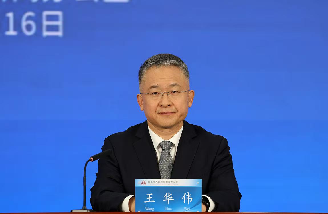 東城區(qū)在推動產(chǎn)業(yè)集聚、產(chǎn)城融合等方面的創(chuàng)新做法和成就成果，以及進(jìn)一步鍛造產(chǎn)業(yè)優(yōu)勢，增強(qiáng)發(fā)展動能的思路和舉措。