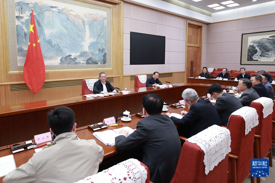 4月9日下午，中共中央政治局常委、國務(wù)院總理李強主持召開經(jīng)濟形勢專家和企業(yè)家座談會，聽取對當(dāng)前經(jīng)濟形勢和下一步經(jīng)濟工作的意見建議。