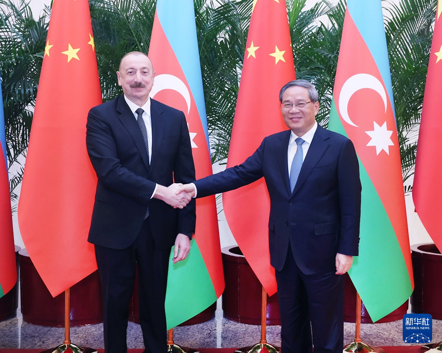 4月23日下午，國務院總理李強在北京人民大會堂會見來華進行國事訪問的阿塞拜疆總統(tǒng)阿利耶夫。