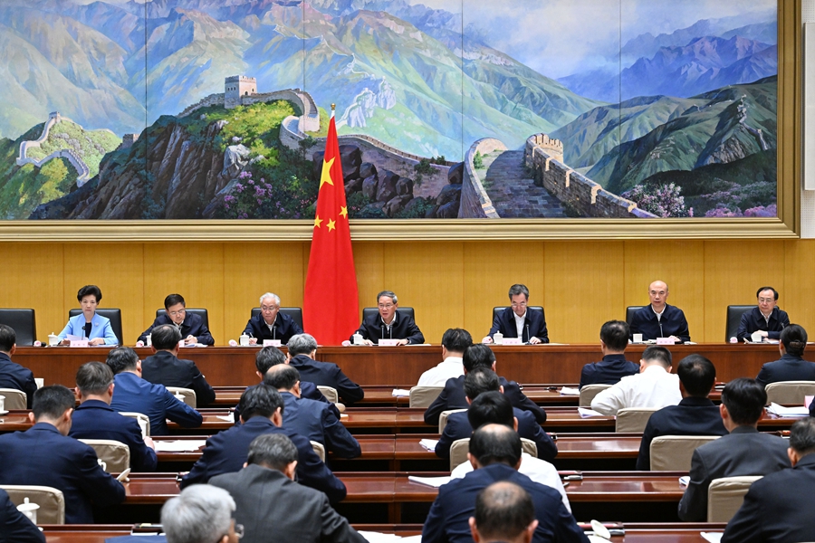 5月15日，國務院召開做強國內大循環(huán)工作推進會，中共中央政治局常委、國務院總理李強出席會議并講話。中共中央政治局常委、國務院副總理丁薛祥主持會議。