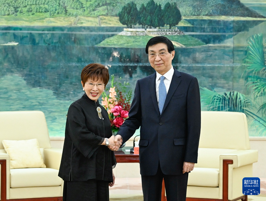 5月27日，中共中央政治局常委、全國政協(xié)主席王滬寧在北京會見中國國民黨前主席、中華青雁和平教育基金會董事長洪秀柱等第二屆海峽兩岸中華文化峰會臺灣嘉賓。